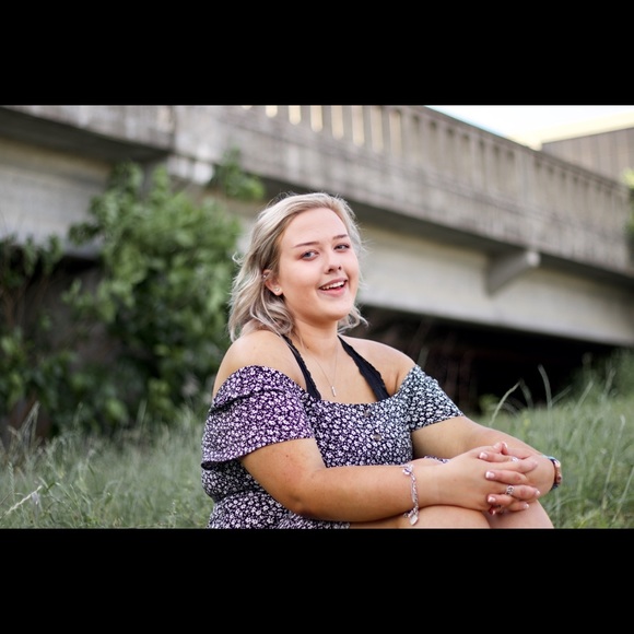 Meet your Posher, Madison - Picture 8 of 10